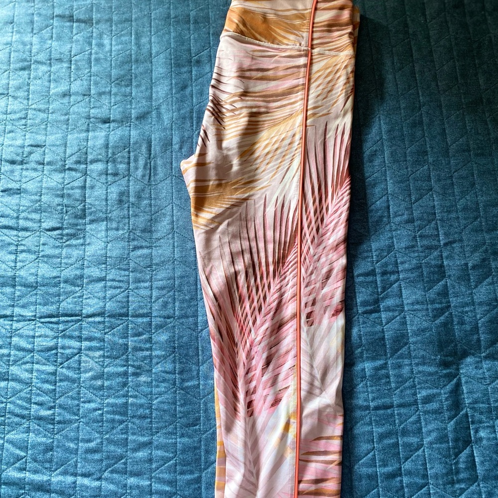 Gap Fit Eclipse Design Legging Size M - Picture 6 of 14